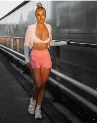 Team Sonja Aiello Glow with Sonja -verkkovalmennus